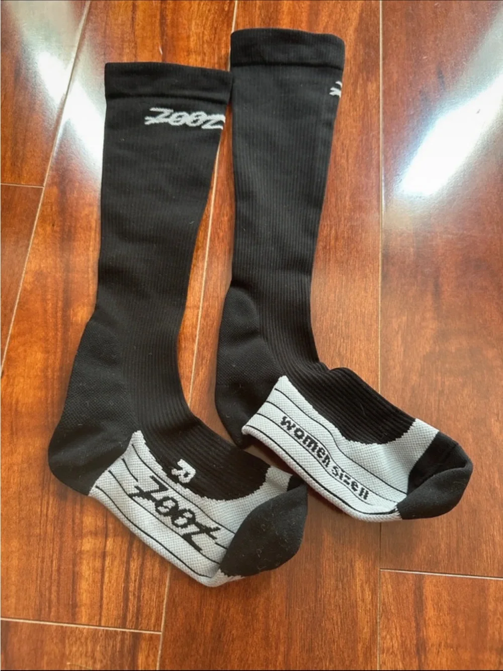 Zoot Black Athletic Compression Crew Socks with White Accents Ladies Size 2